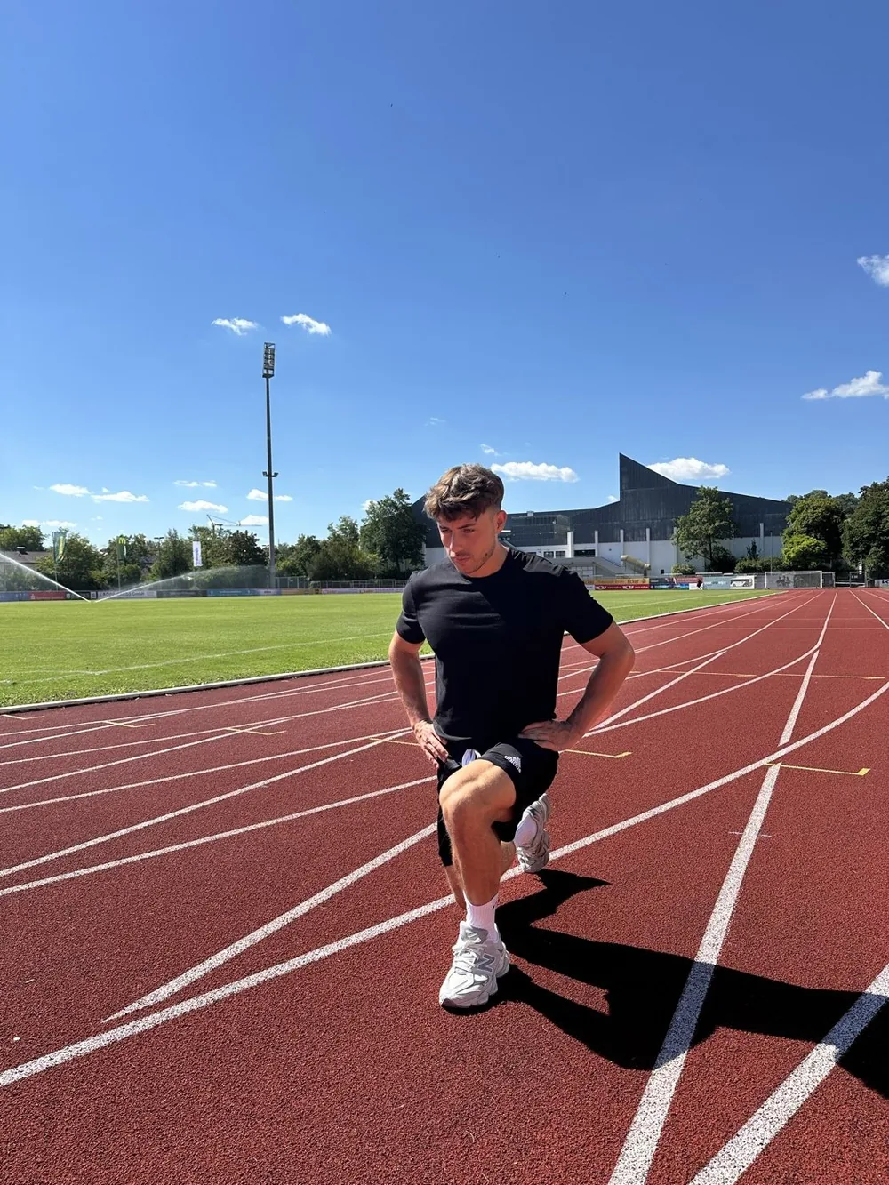 Nik Anleitner beim Training auf der Laufbahn